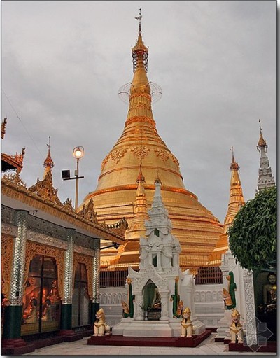 瑞光大金塔